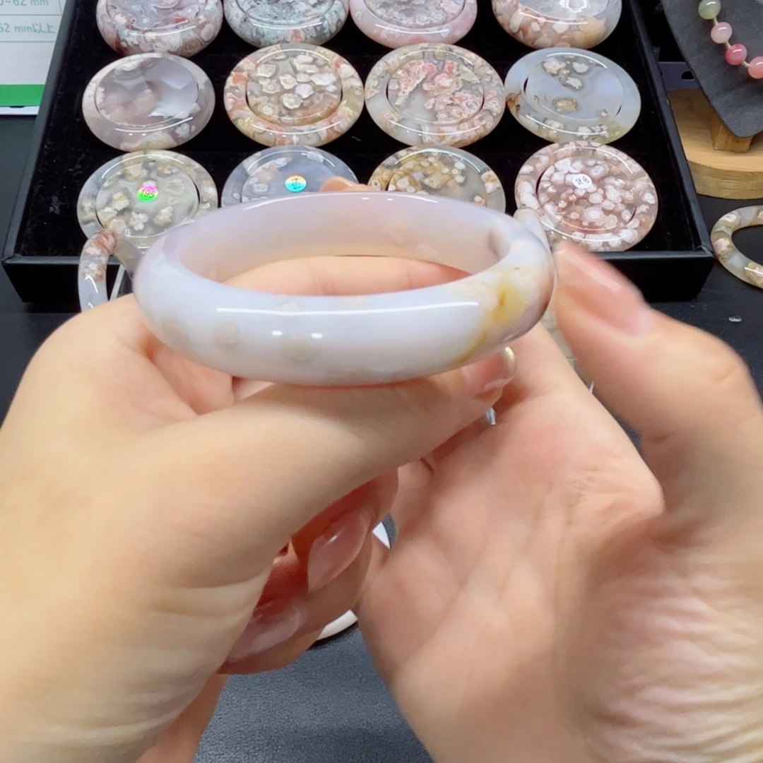 玛瑙/玉髓手镯未镶嵌57.58