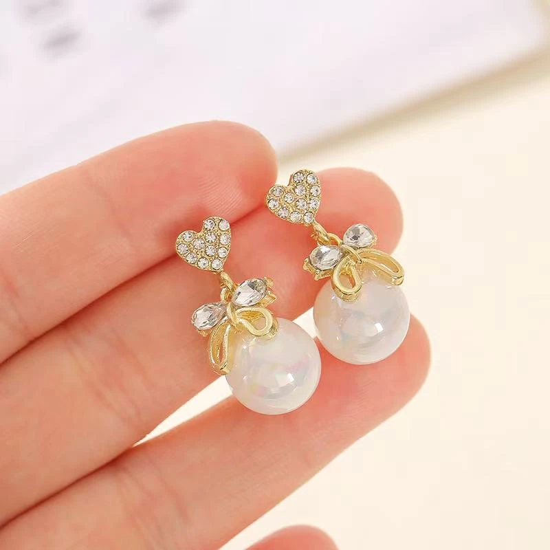 合金耳饰 爱心蝴蝶结耳环轻奢高级感时尚女士精美爱心耳饰