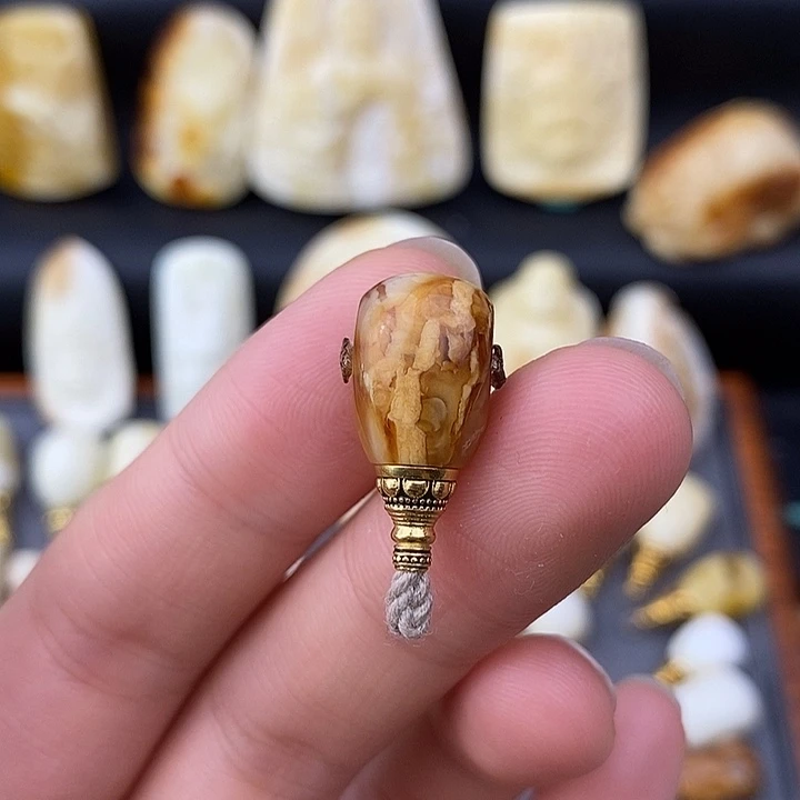 琥珀未镶嵌裸石9三通c201