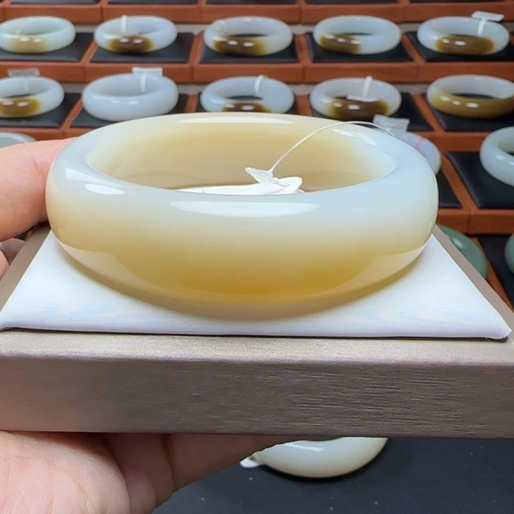 和田玉手镯未镶嵌60