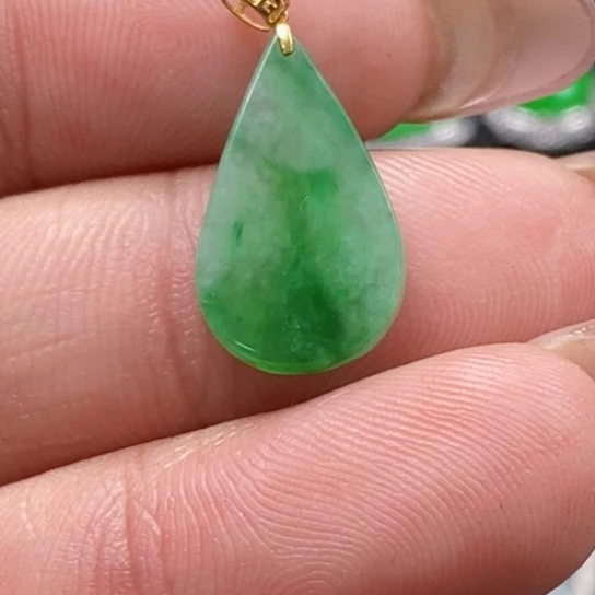 18K金镶嵌翡翠耳饰吊坠