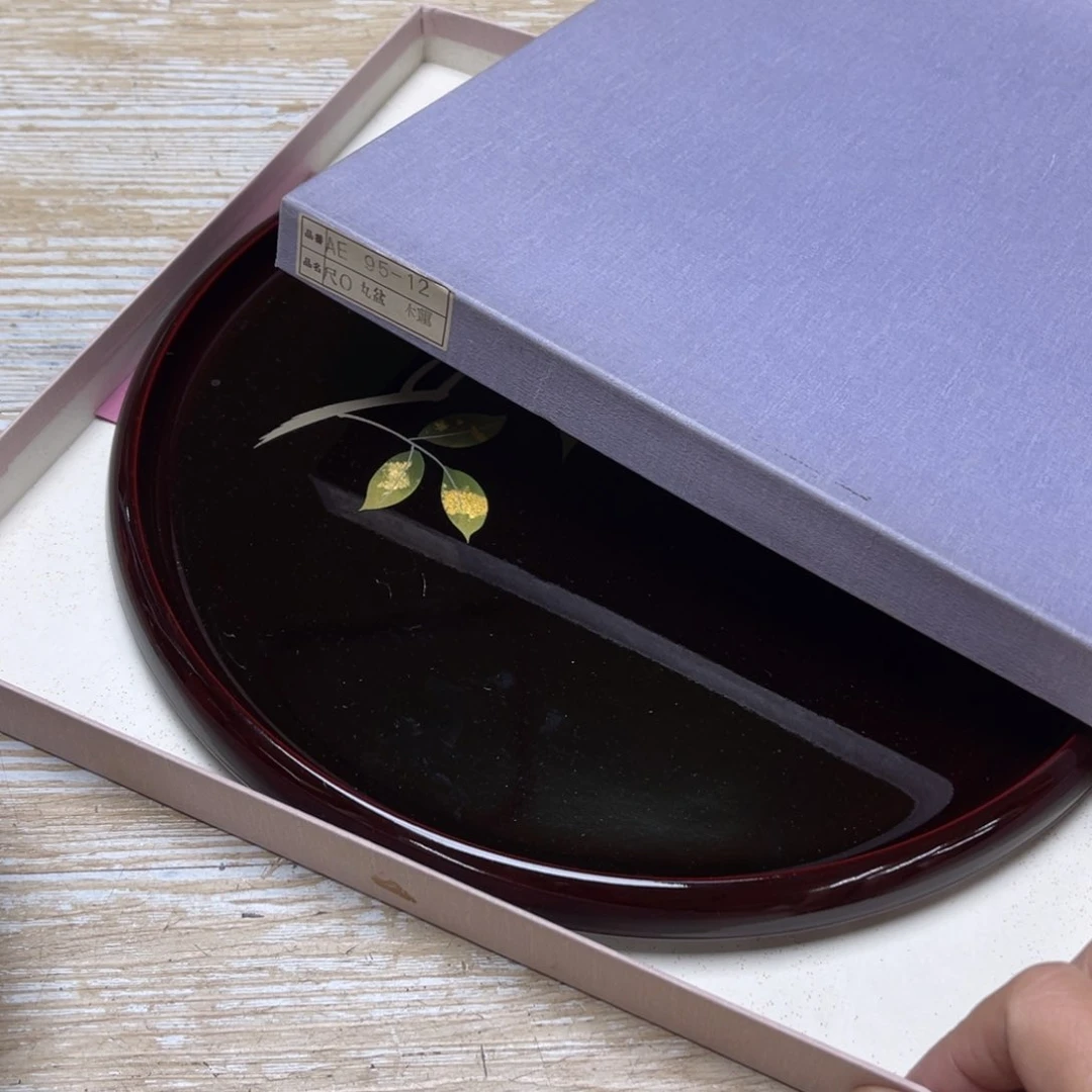 瓷片买****娇密密麻麻地排列着一个大