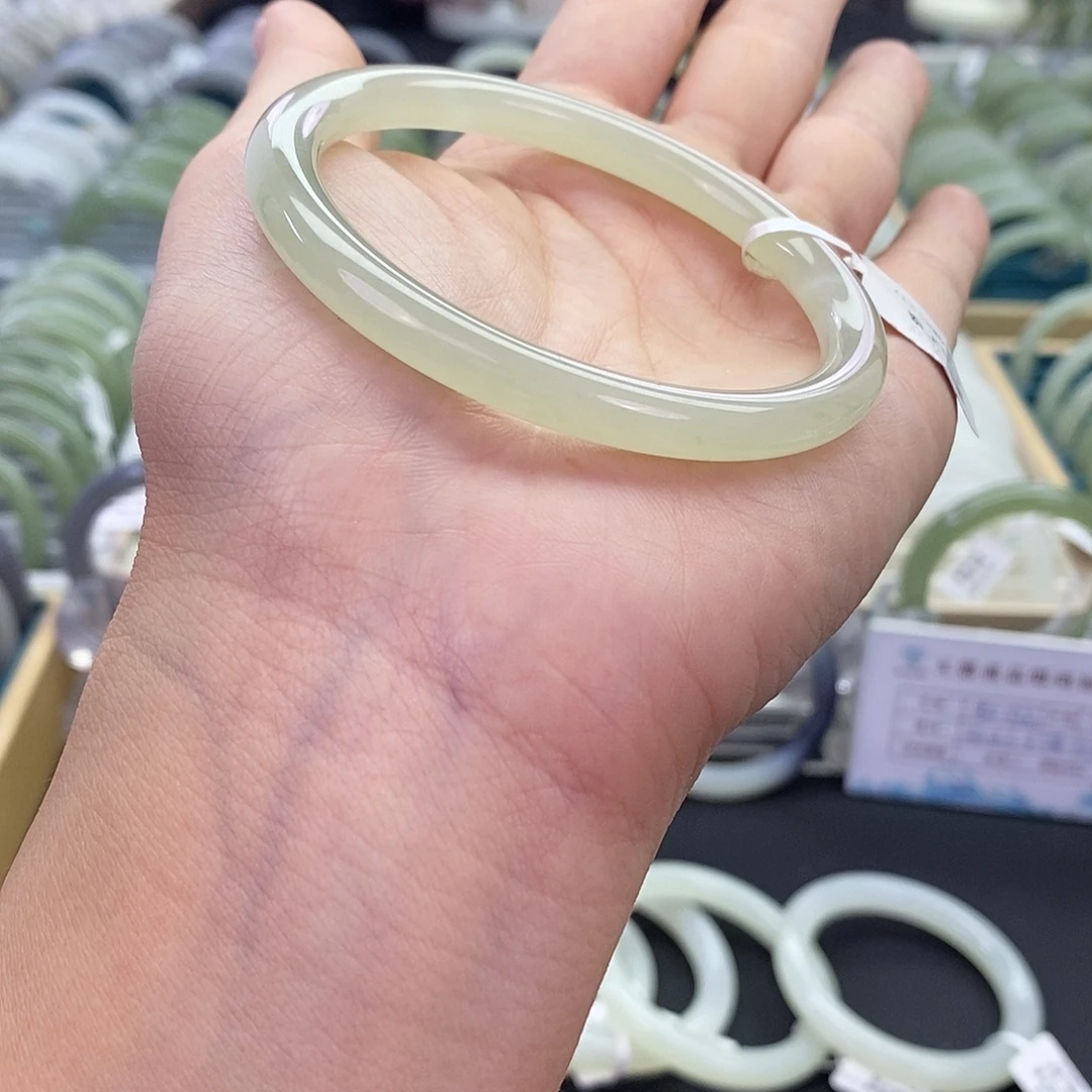 和田玉未镶嵌手镯58