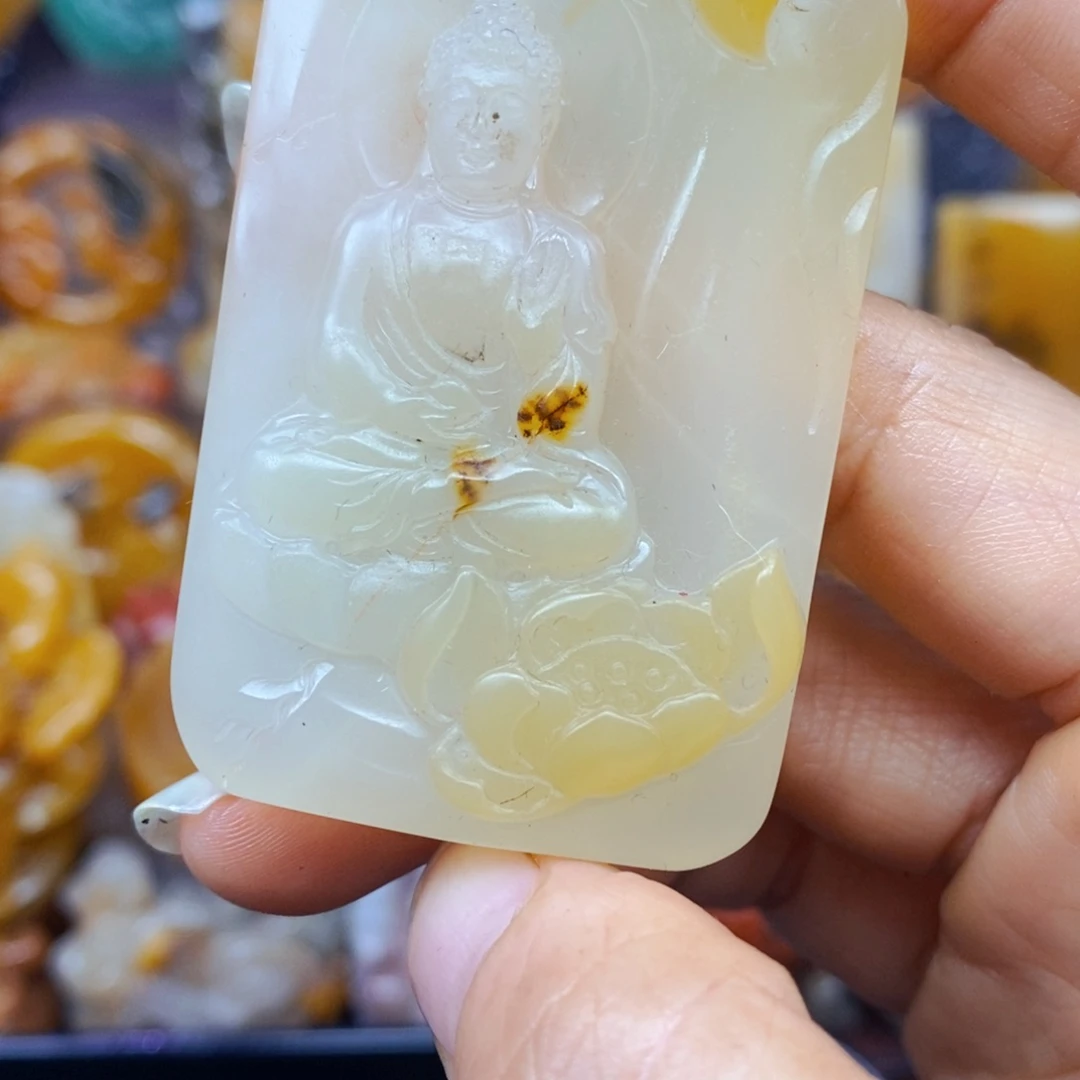 未镶嵌石英质玉（黄龙玉）颈饰