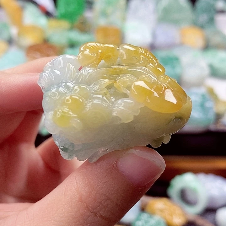 翡翠未镶嵌颈饰貔貅