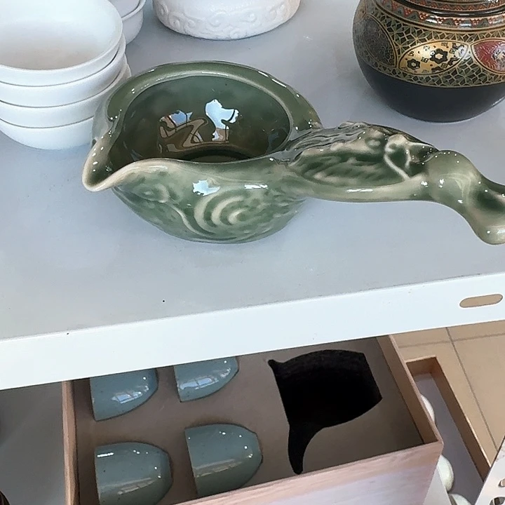 主人杯一个，瓷。。品茗瓷