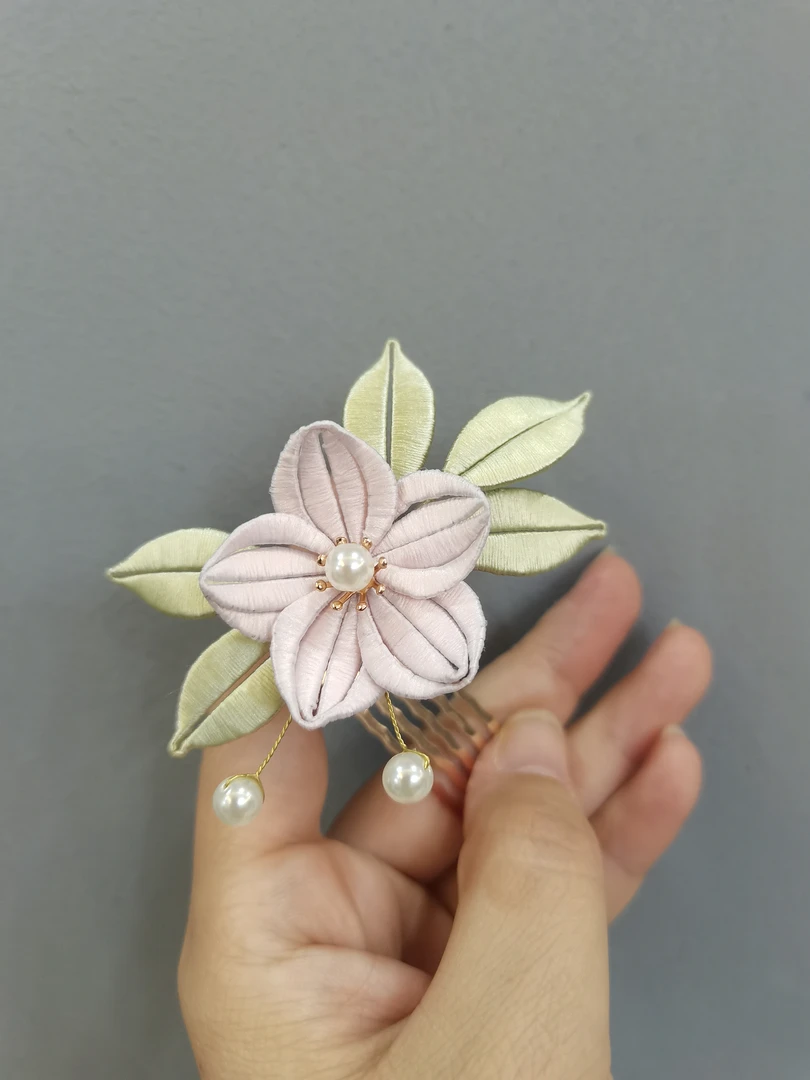 铜合金胸针 日常配饰，直播链接，不直播不要拍。不发货饰品浅绿簪花