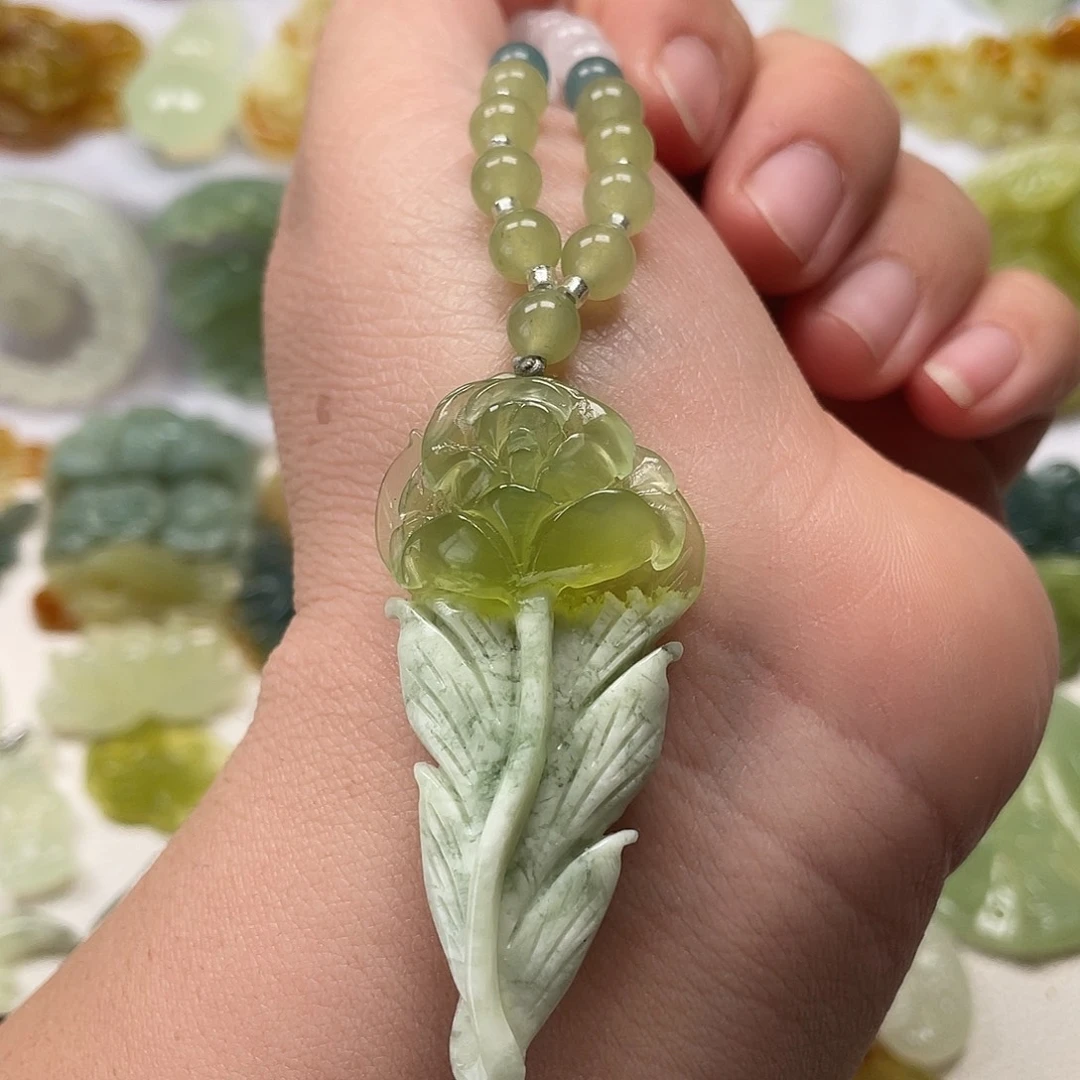 蛇纹石玉未镶嵌颈饰