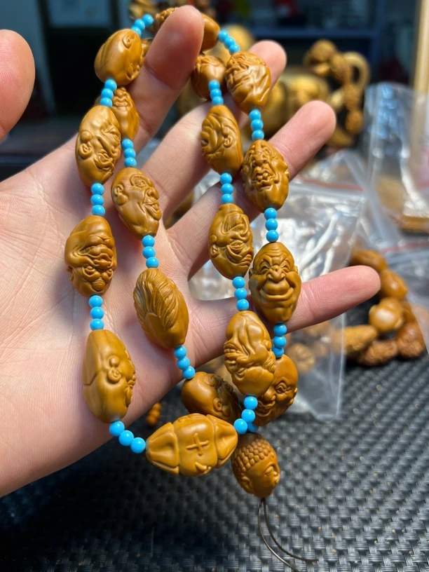 橄榄核雕怪脸十八罗汉脖挂