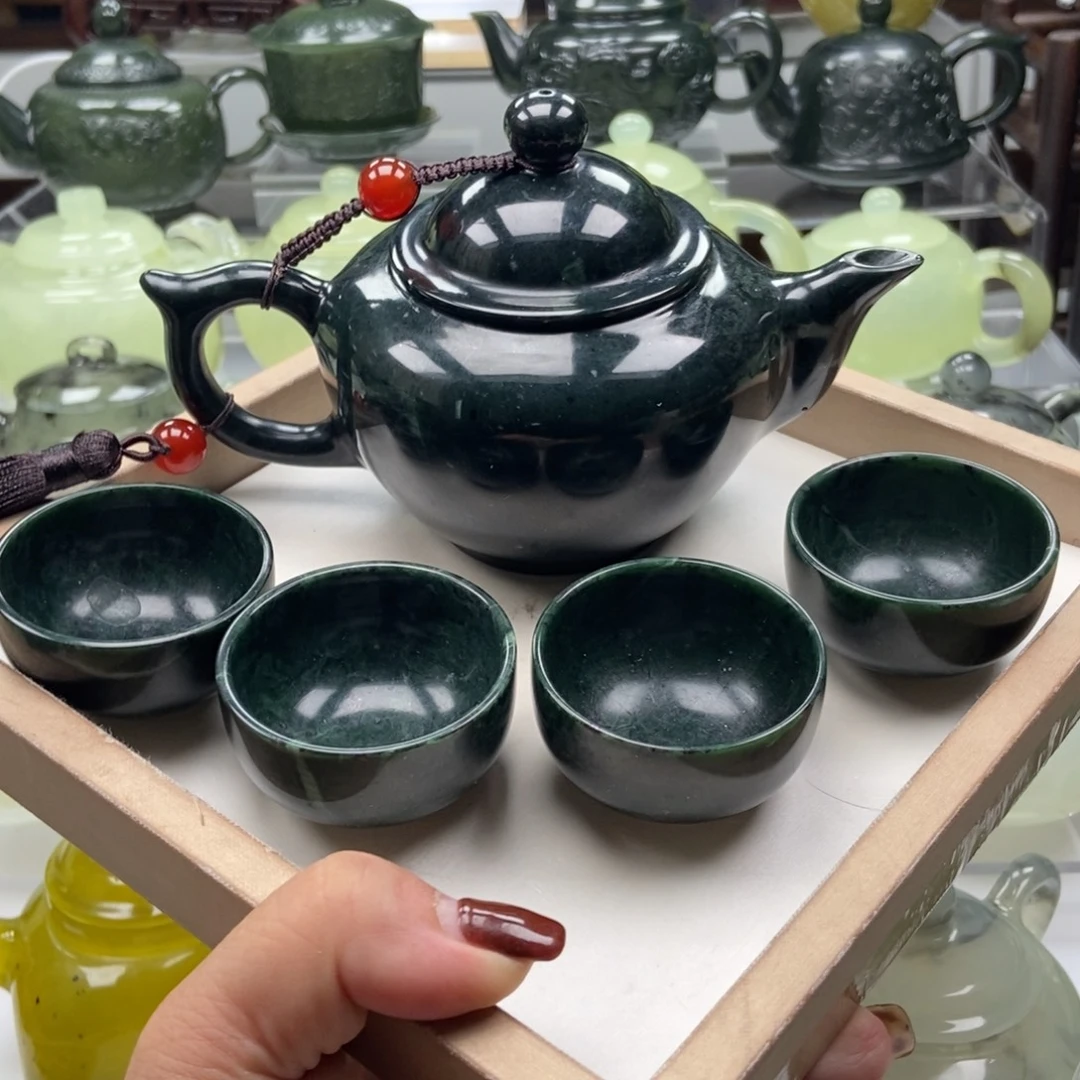 蛇纹石玉未镶嵌壶