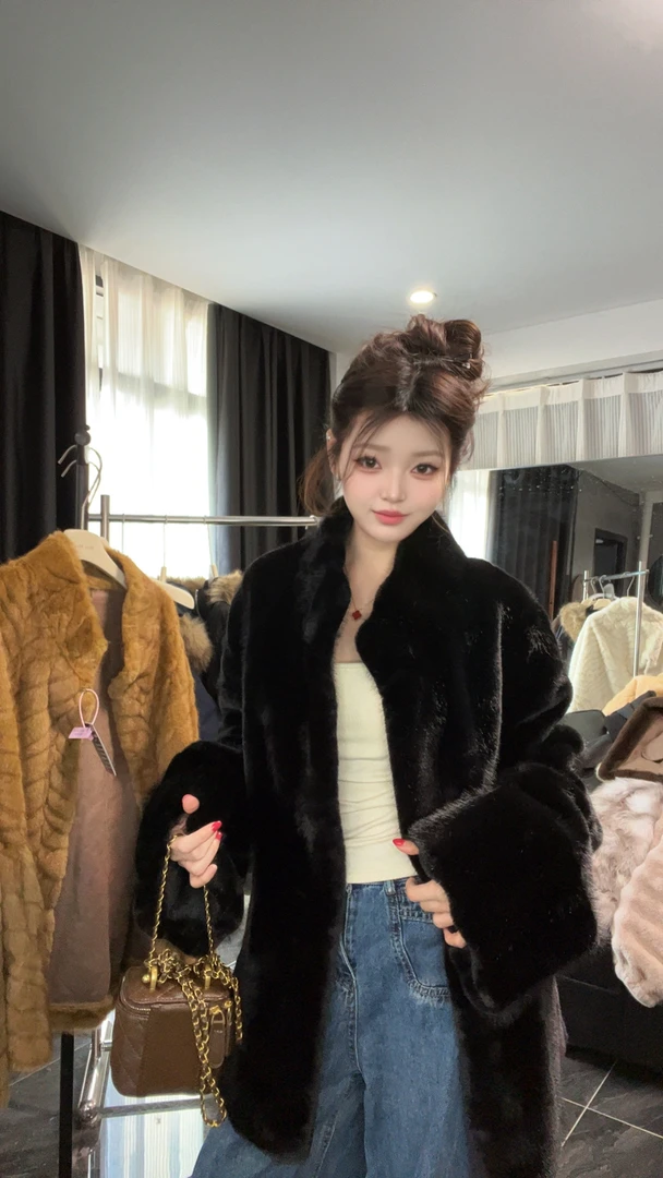 2026新款式  短外套长款冬季翻领女款网红百搭风格   8101