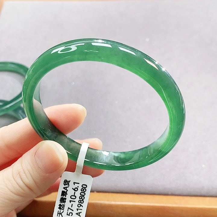 翡翠未镶嵌手镯（圆镯）