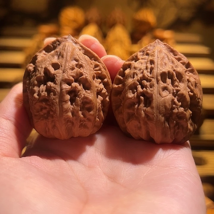 文玩核桃吊坠磐石