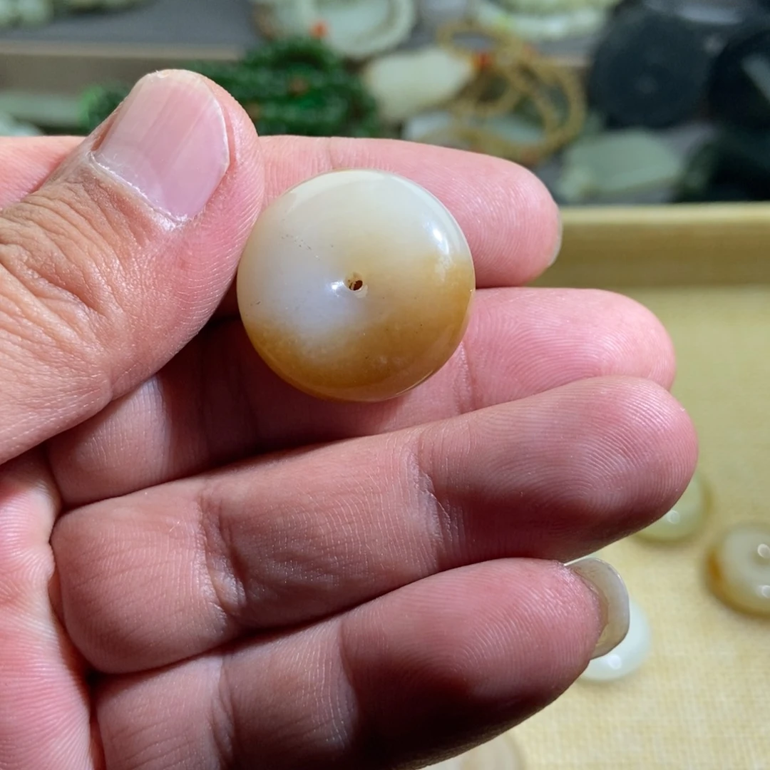 和田玉未镶嵌颈饰娜