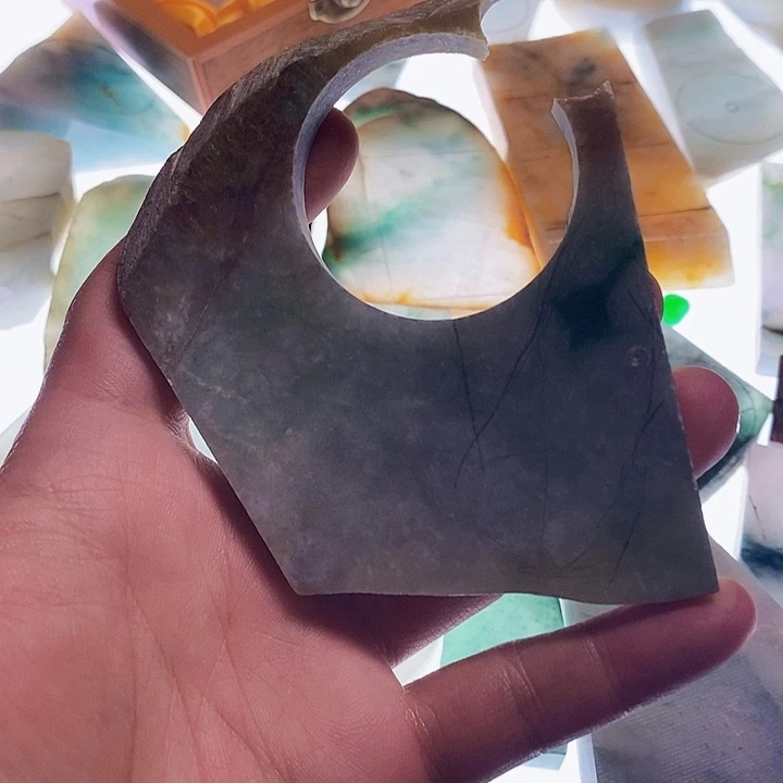 小***学定制翡翠未镶嵌切料子，包工包料随行。