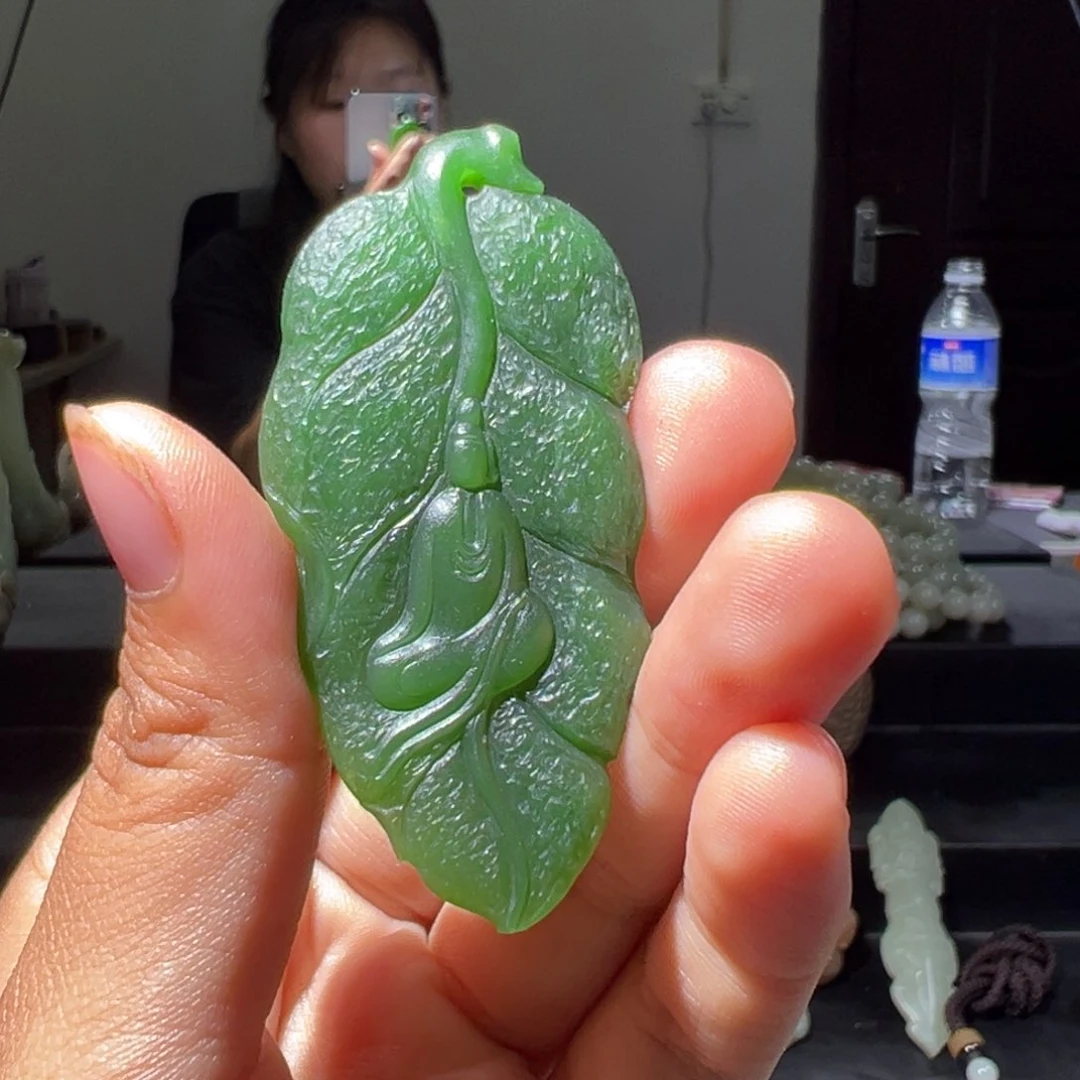 和田玉未镶嵌颈饰牛****天