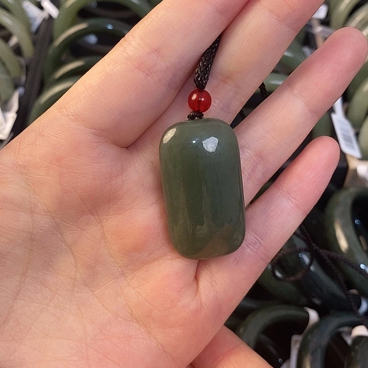 颈饰未镶嵌和田玉（糖玉）