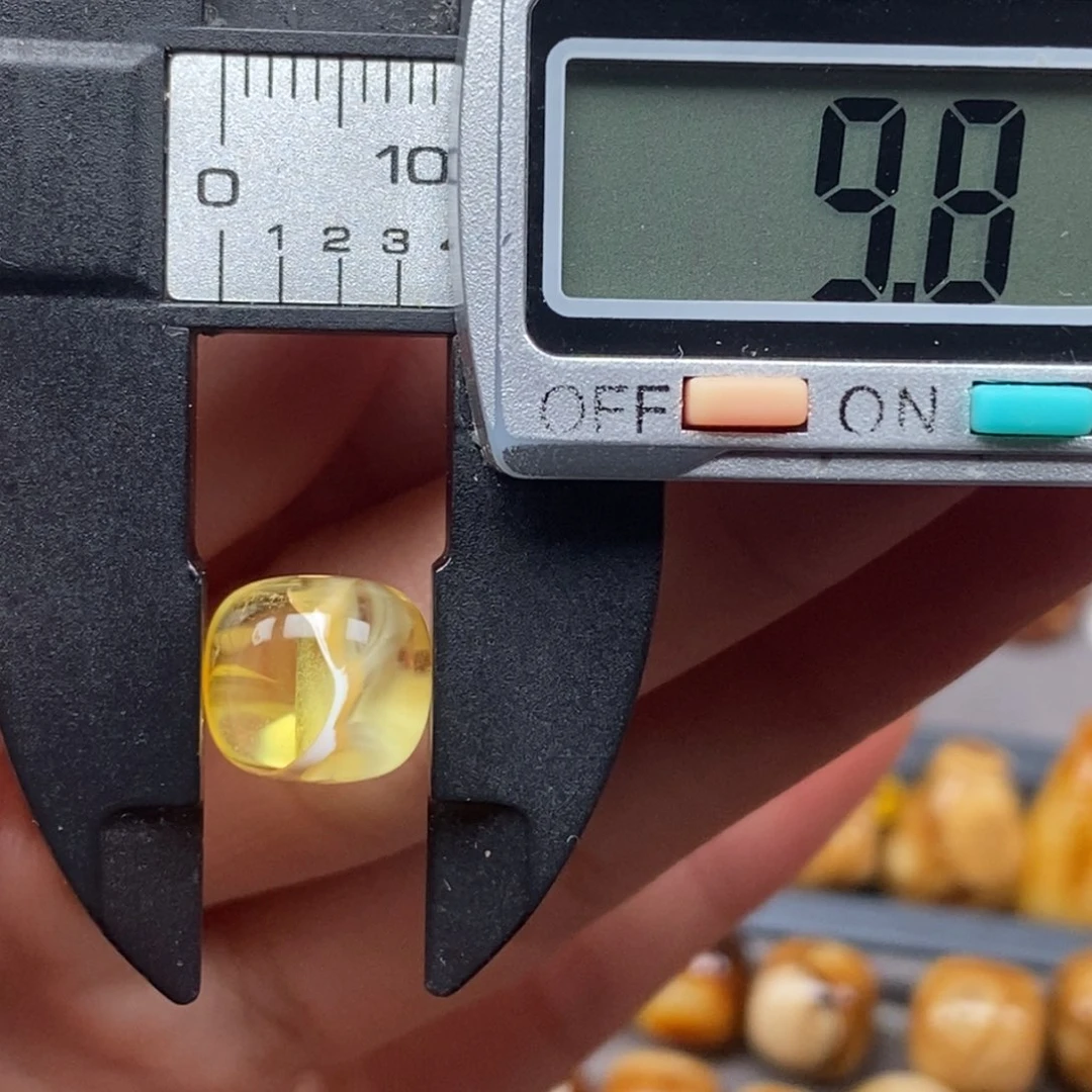 裸石金珀未镶嵌老型