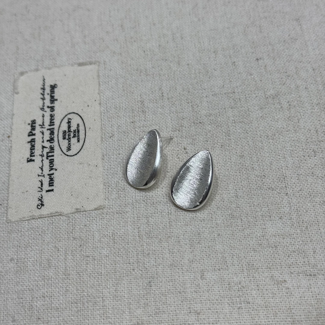 925银耳饰 S925银水滴拉丝耳钉时尚精致款
