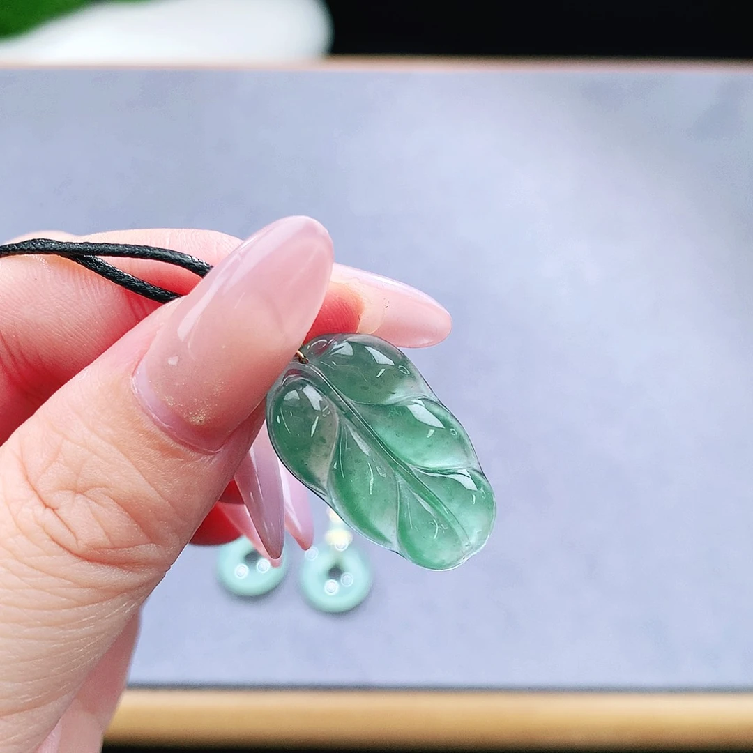 未镶嵌手镯（圆镯）翡翠