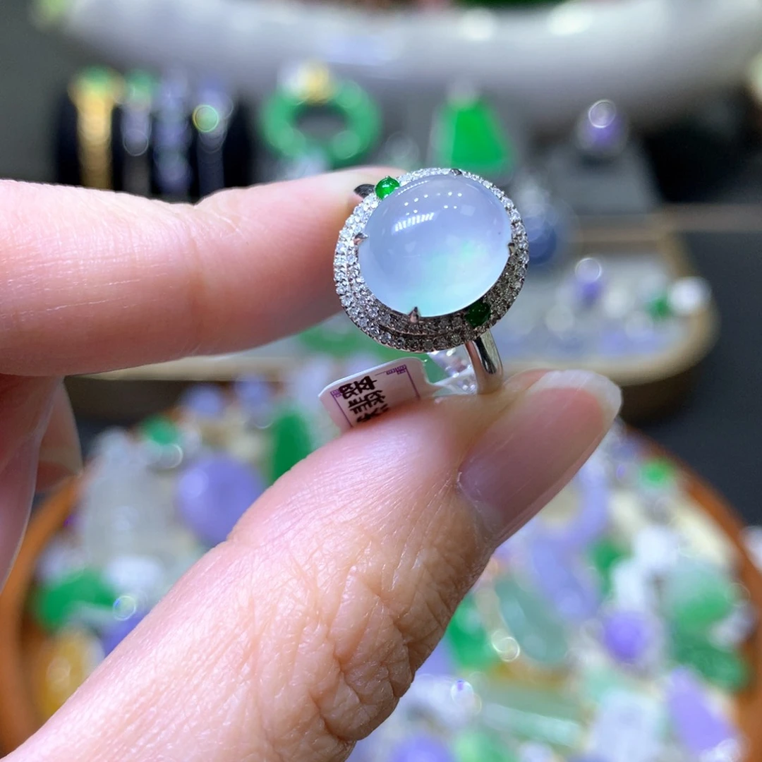 【闪购商品】翡翠颈饰18K金镶嵌翡翠吊坠项链