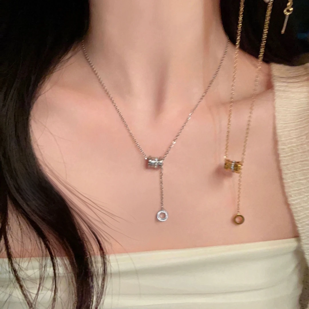 钛钢亚克力吊坠钛钢不掉色小蛮腰轻奢项链女夏网红小众高级设计感