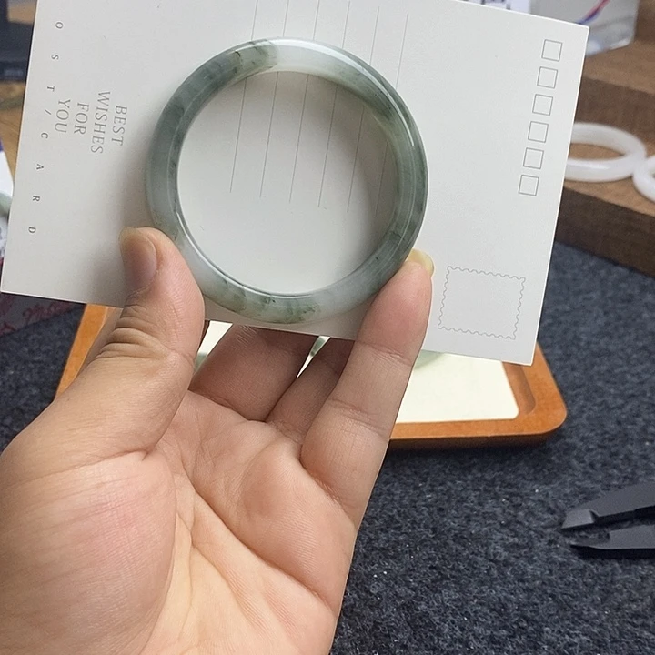 石英质玉未镶嵌手镯1