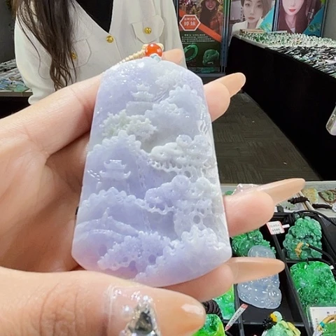 翡翠未镶嵌颈饰一个