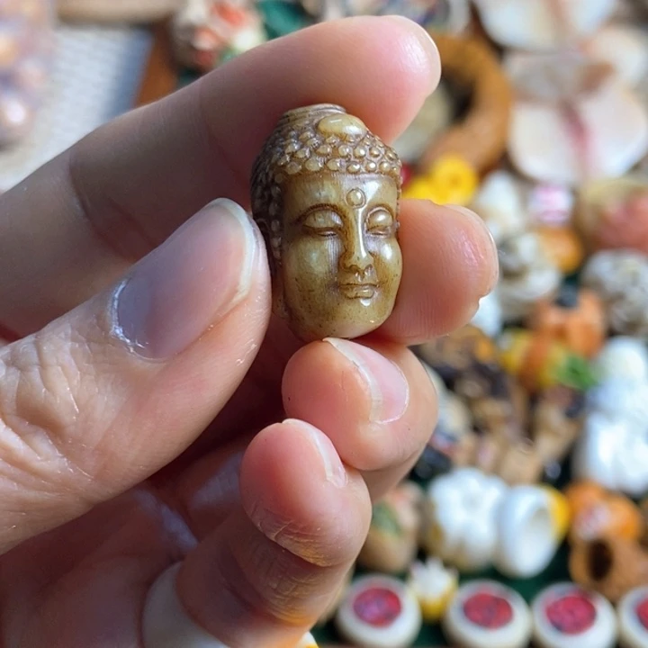 晴****辰配饰驼骨雕刻一念之间