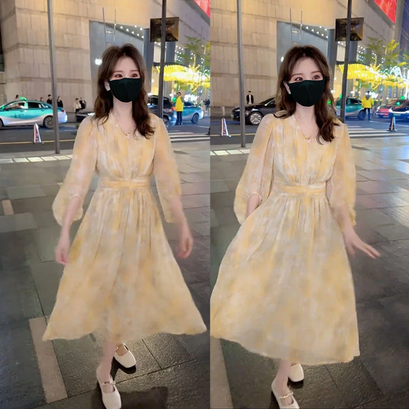 设计感扎染时尚国风气质收腰显瘦v领连衣裙女2025夏季中长款裙子