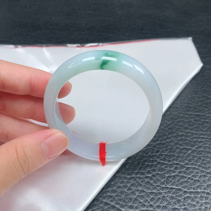 翡翠手镯（贵妃镯）未镶嵌