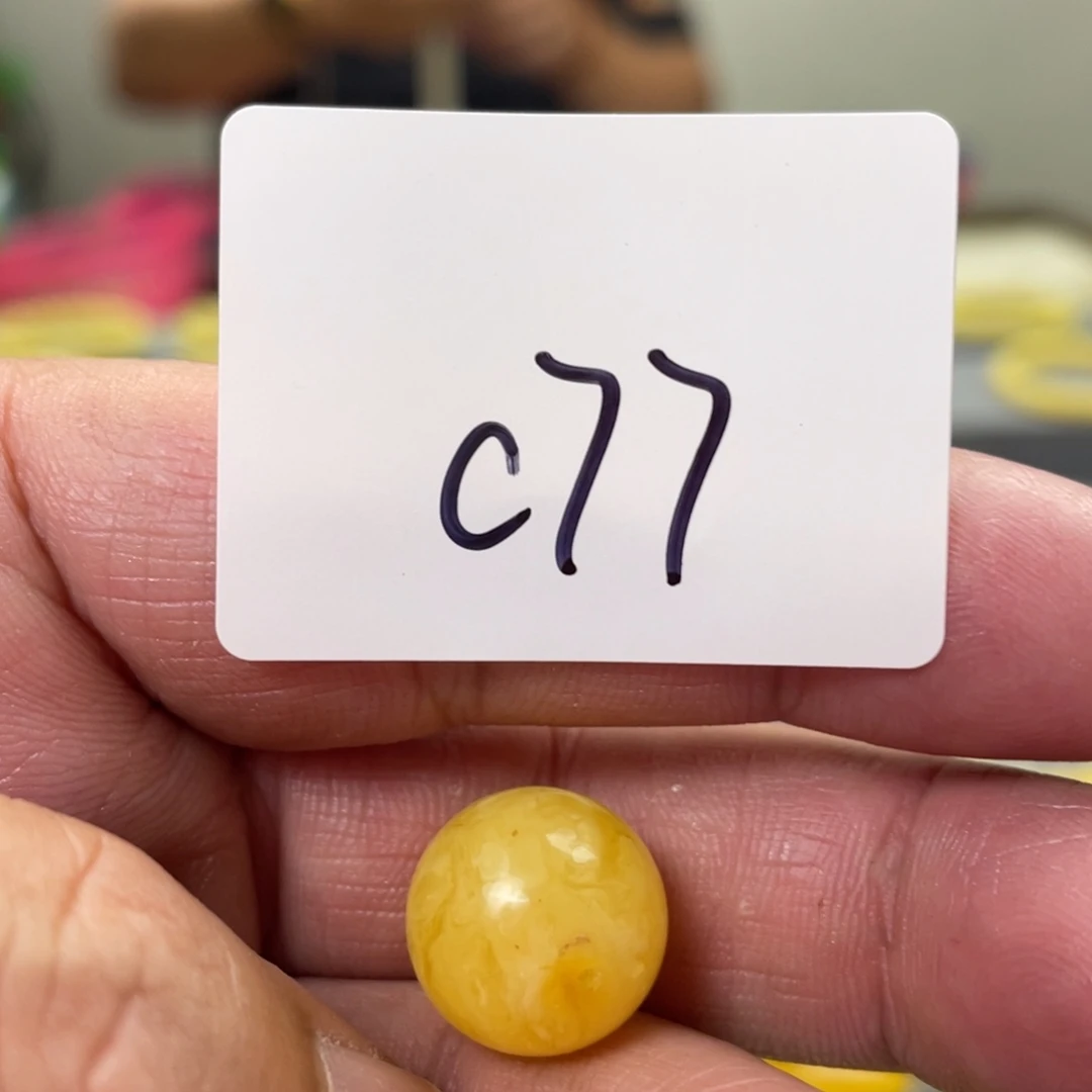 未镶嵌琥珀手链多样性发，发其中一件