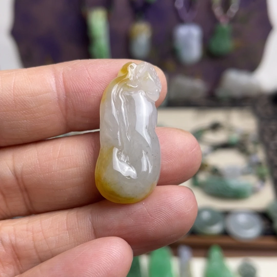 翡翠未镶嵌颈饰特色挂件