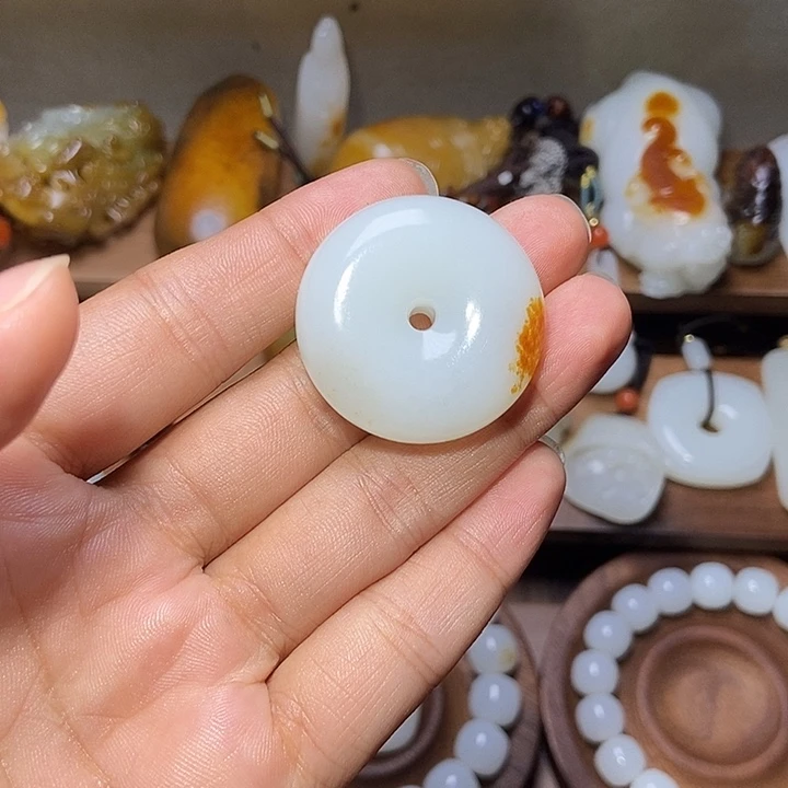 醉***风和田玉未镶嵌颈饰