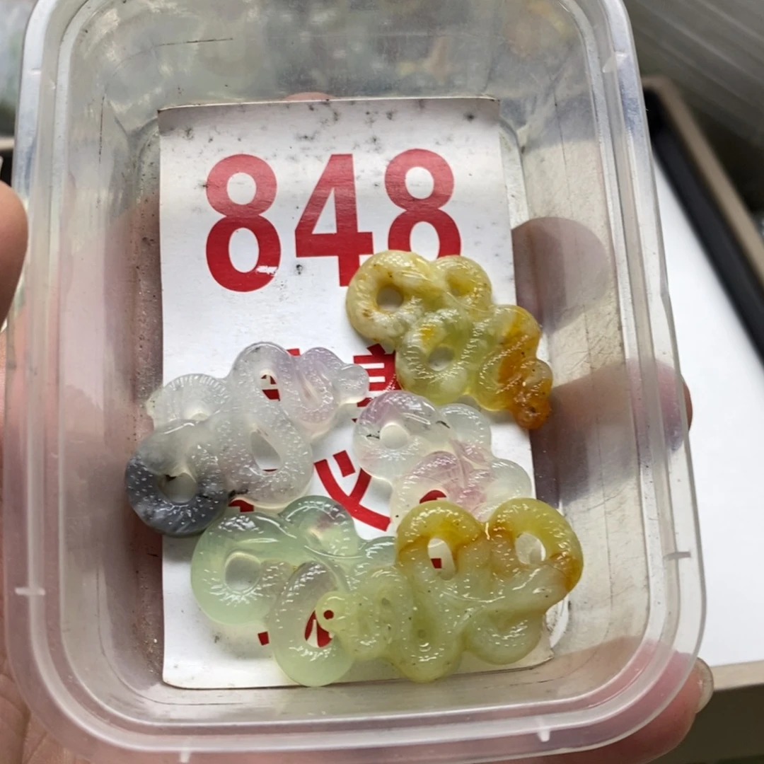 透闪石-蛇纹石玉挂坠未镶嵌