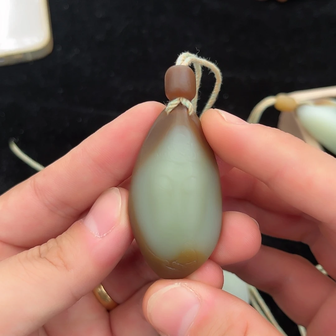 【闪购商品】颈饰未镶嵌和田玉（糖玉）