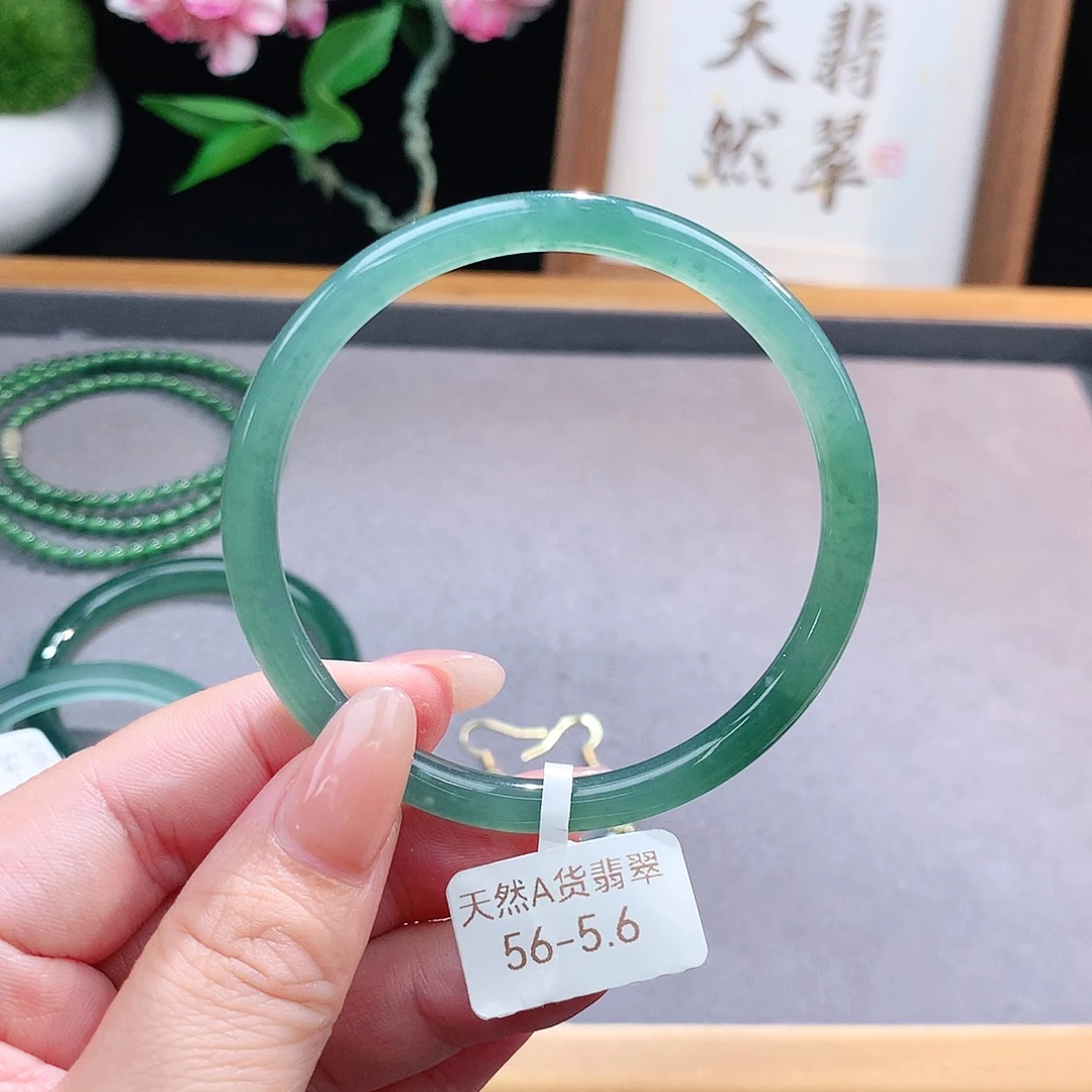 未镶嵌手镯（圆镯）翡翠