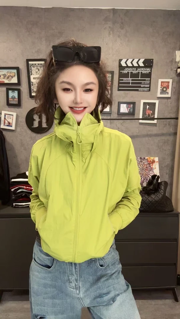 女士短款收腰显瘦时尚防紫外线防晒衣适合户外运动连帽透气轻薄