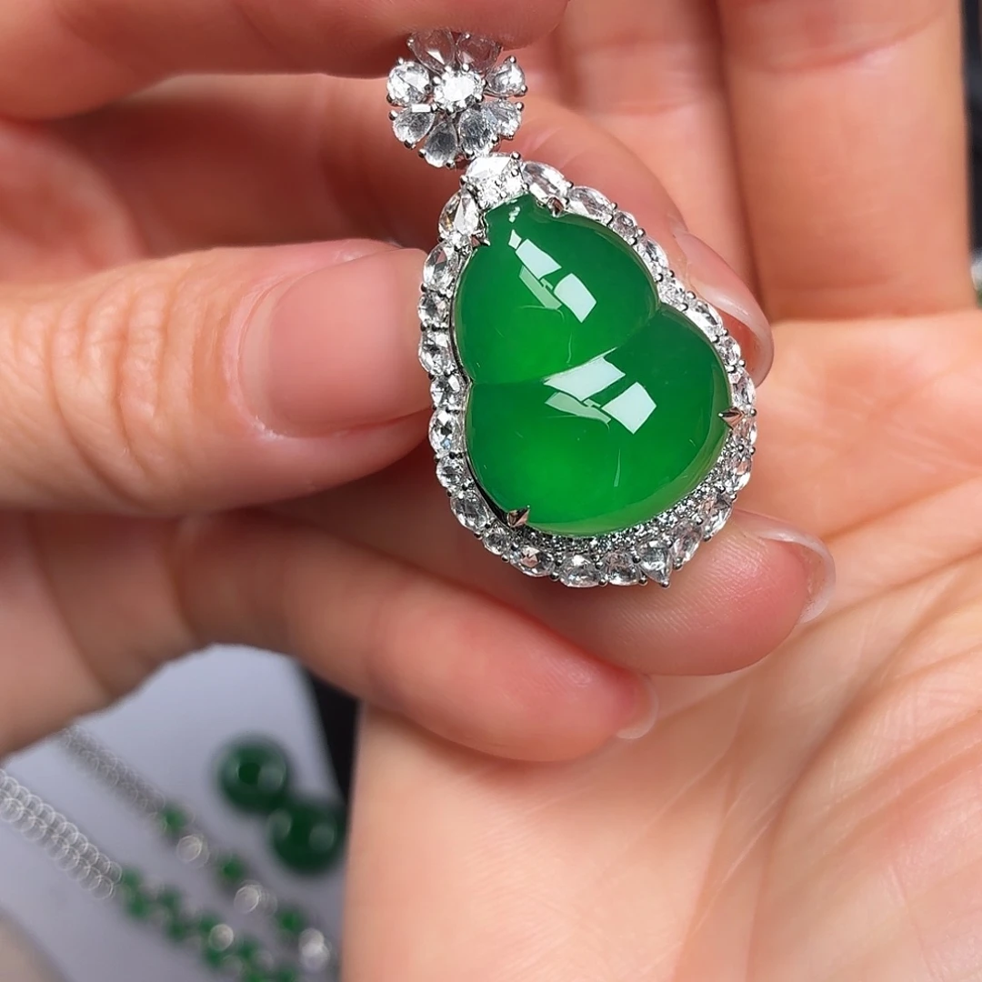 翡翠18K金镶嵌戒指