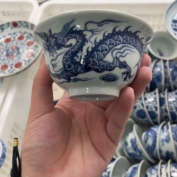 瓷片景德镇青花铠甲龙主人杯