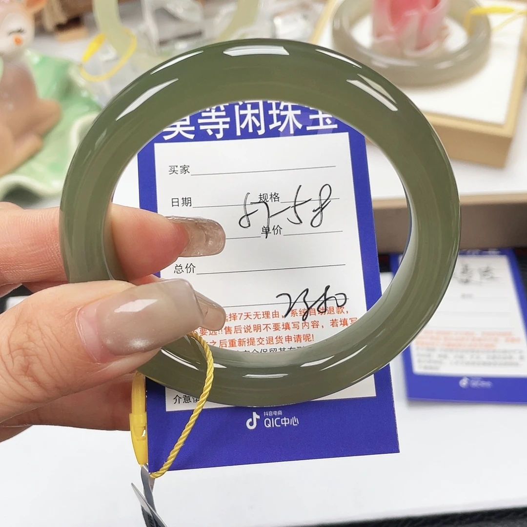 幸***家和田玉未镶嵌手镯