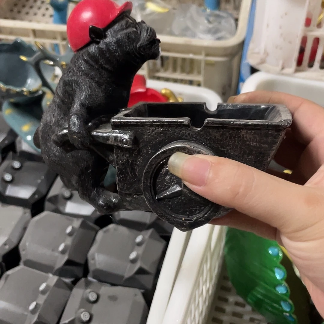 树脂恶霸犬黑烟灰缸1111