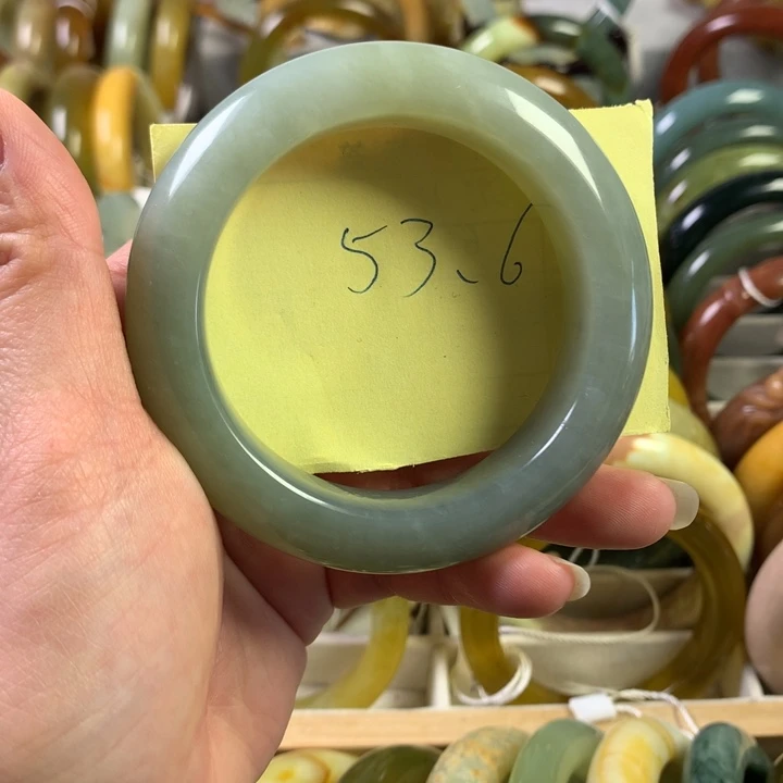 岫玉手镯未镶嵌岫玉