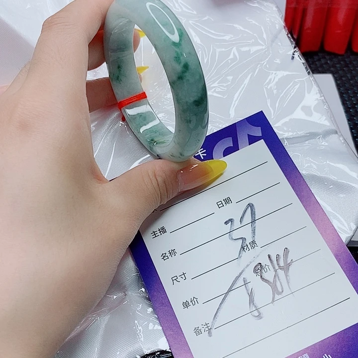 翡翠手镯（圆镯）未镶嵌翡翠