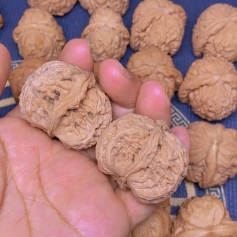 【闪购商品】文玩核桃吊坠白狮子半壁