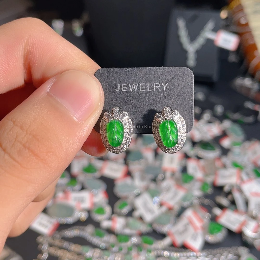 翡翠未镶嵌耳钉