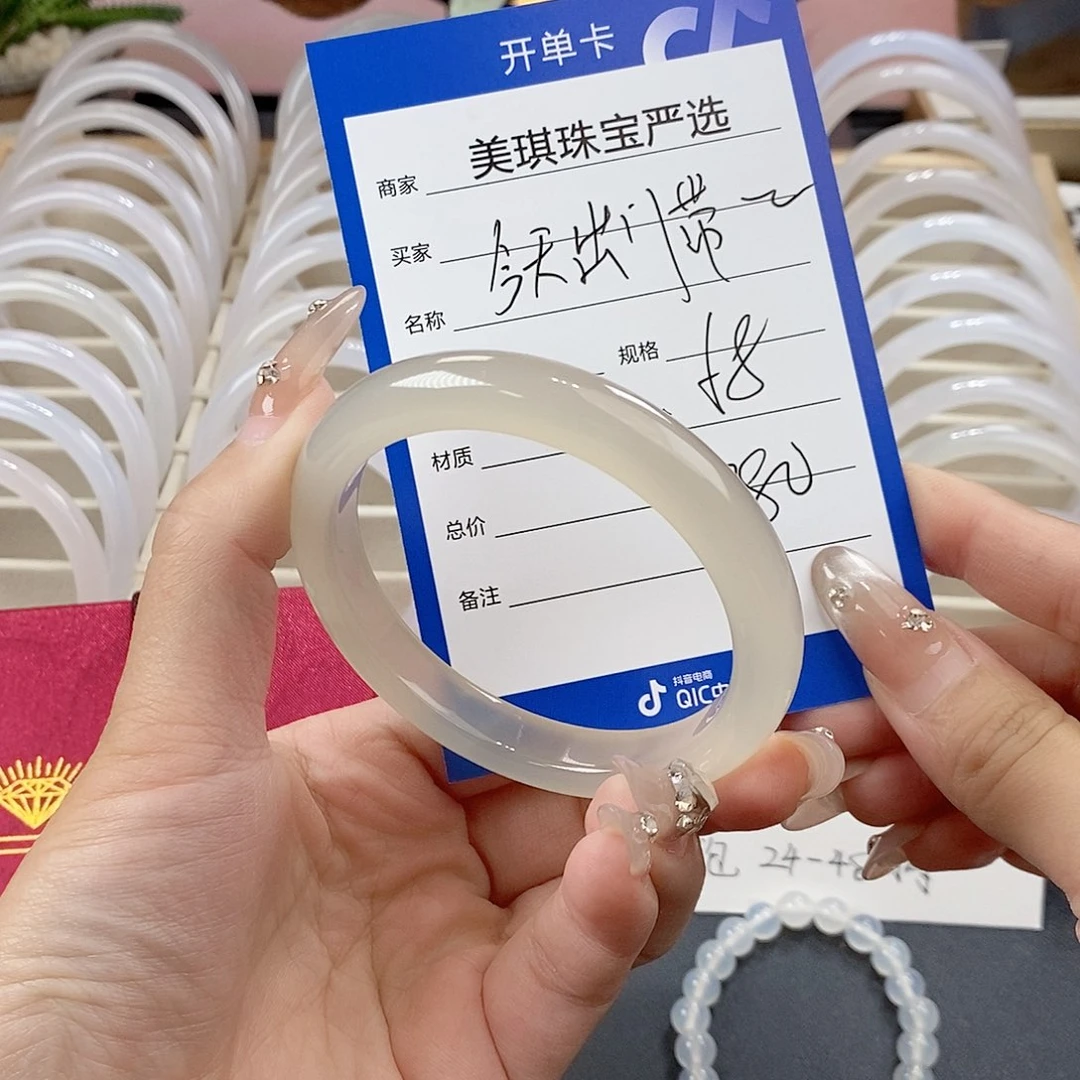 玛瑙/玉髓手镯未镶嵌今****吗