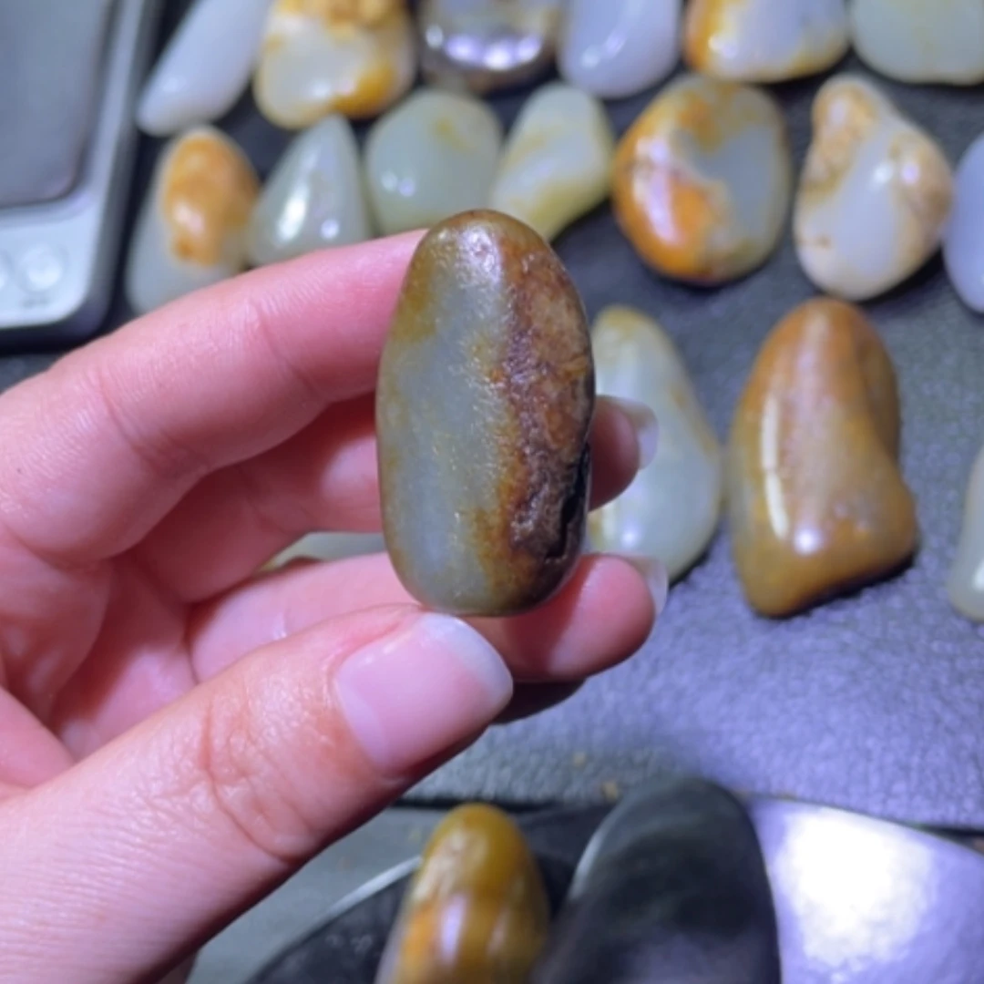 【闪购商品】颈饰未镶嵌和田玉（子料）