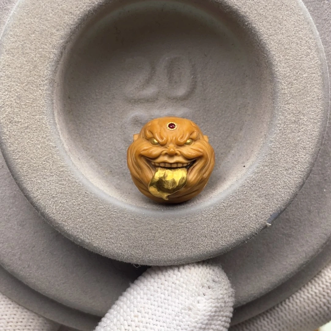 猴头核桃吊坠金舔僧