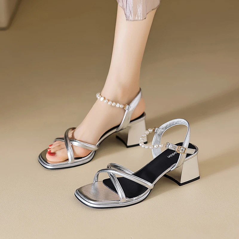 奥古狮登银色凉鞋女2025夏季新款法式粗高跟一字带配裙子厚底凉拖